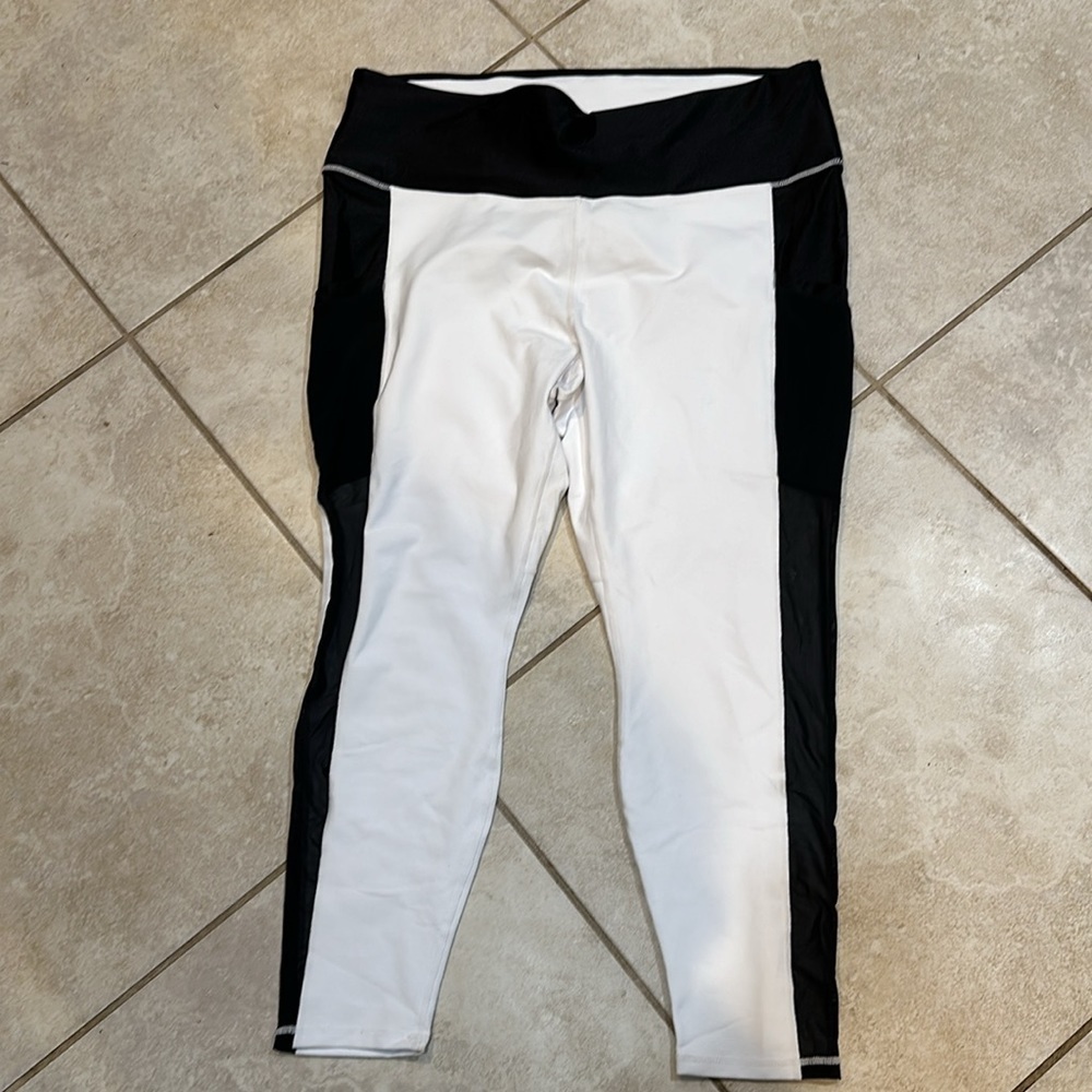 NWT! Fabletics Mika White High Rise Powerhold Mesh Insert Pocket Leggings 3X - Picture 3 of 11